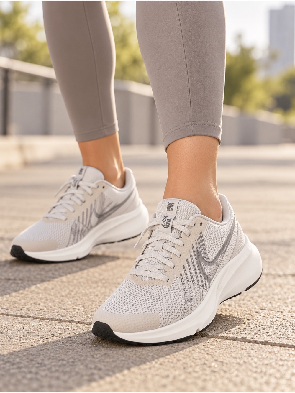 Nike Run Defy Women’s Running Shoes Beige Gray Size 7